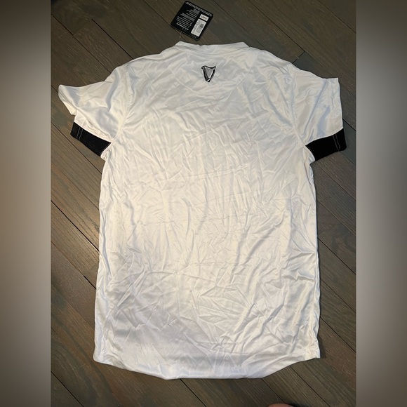 Guinness Performance Shirt - Picture 3 of 4
